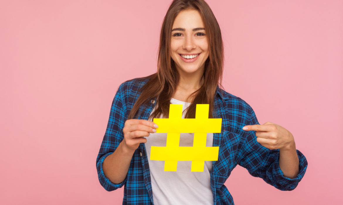 Attention,To,Interesting,Blog,Post.,Happy,Girl,In,Shirt,Pointing